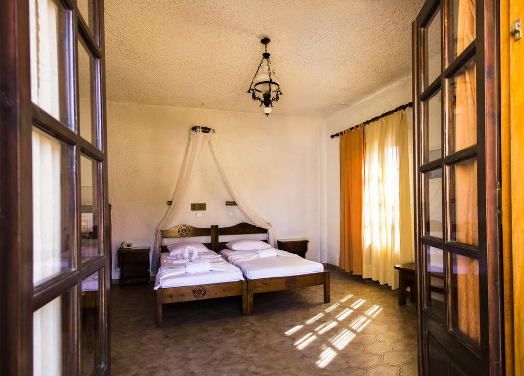 Hesperia Hotel 카를로바씨 외부 사진