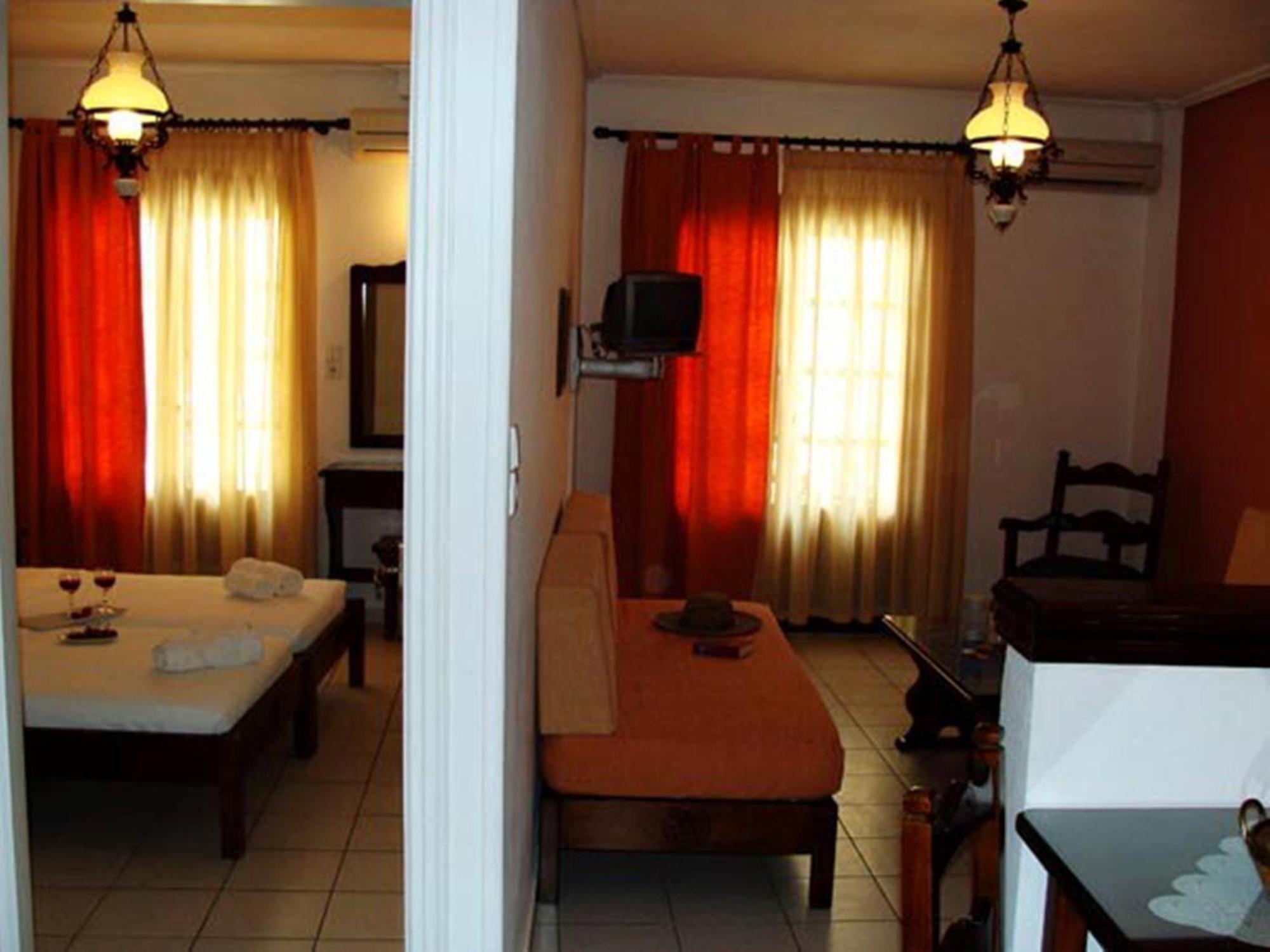 Hesperia Hotel 카를로바씨 외부 사진